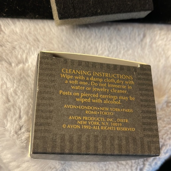 Avon-1992- Vintage Sparkling Christmas Ornament Pierced Earrings - Picture 4 of 4